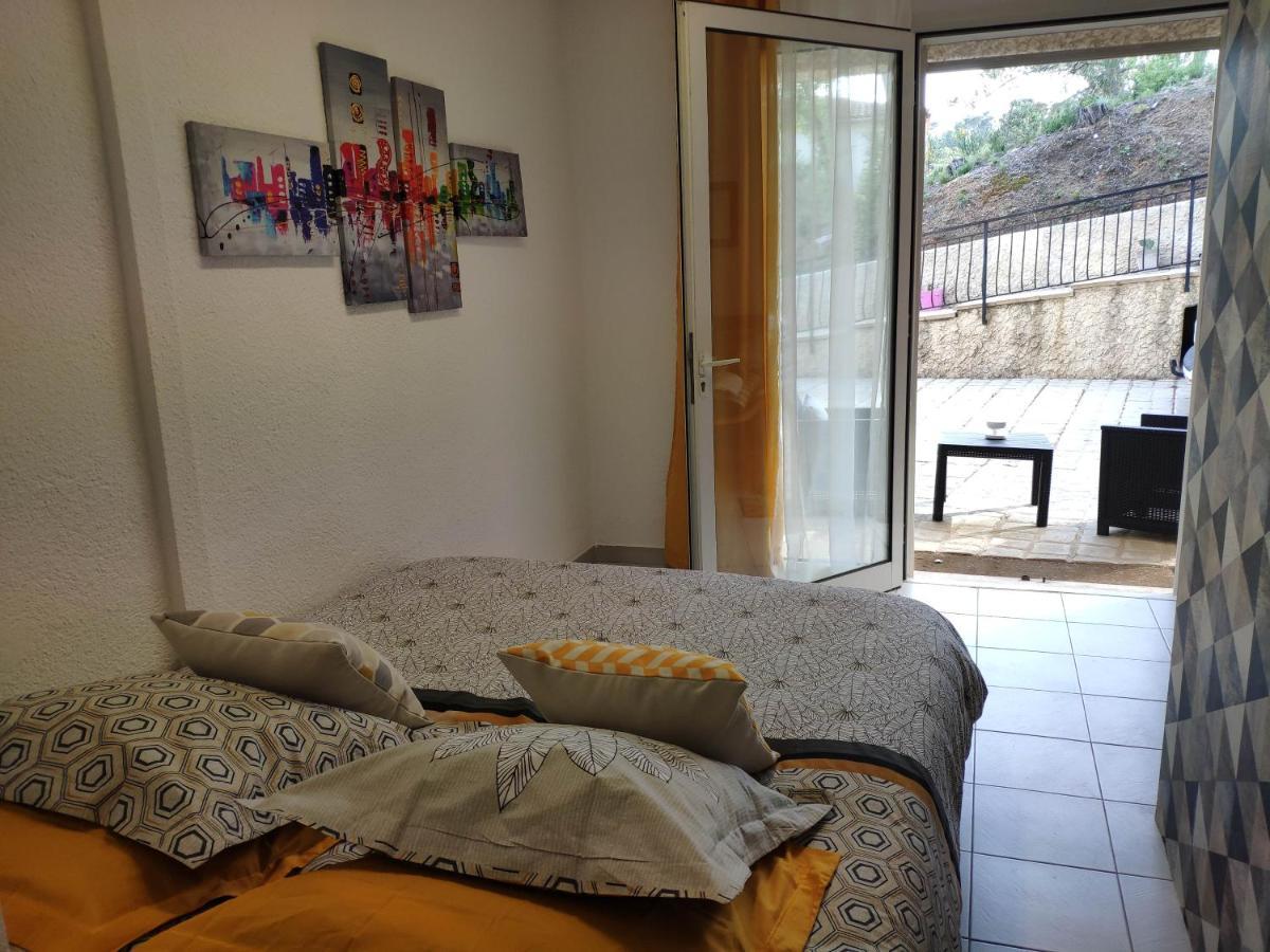 La Tourelle Suite Cosy Entre Vignoble Aixois Et Luberon Le Puy-Sainte-Réparade Εξωτερικό φωτογραφία