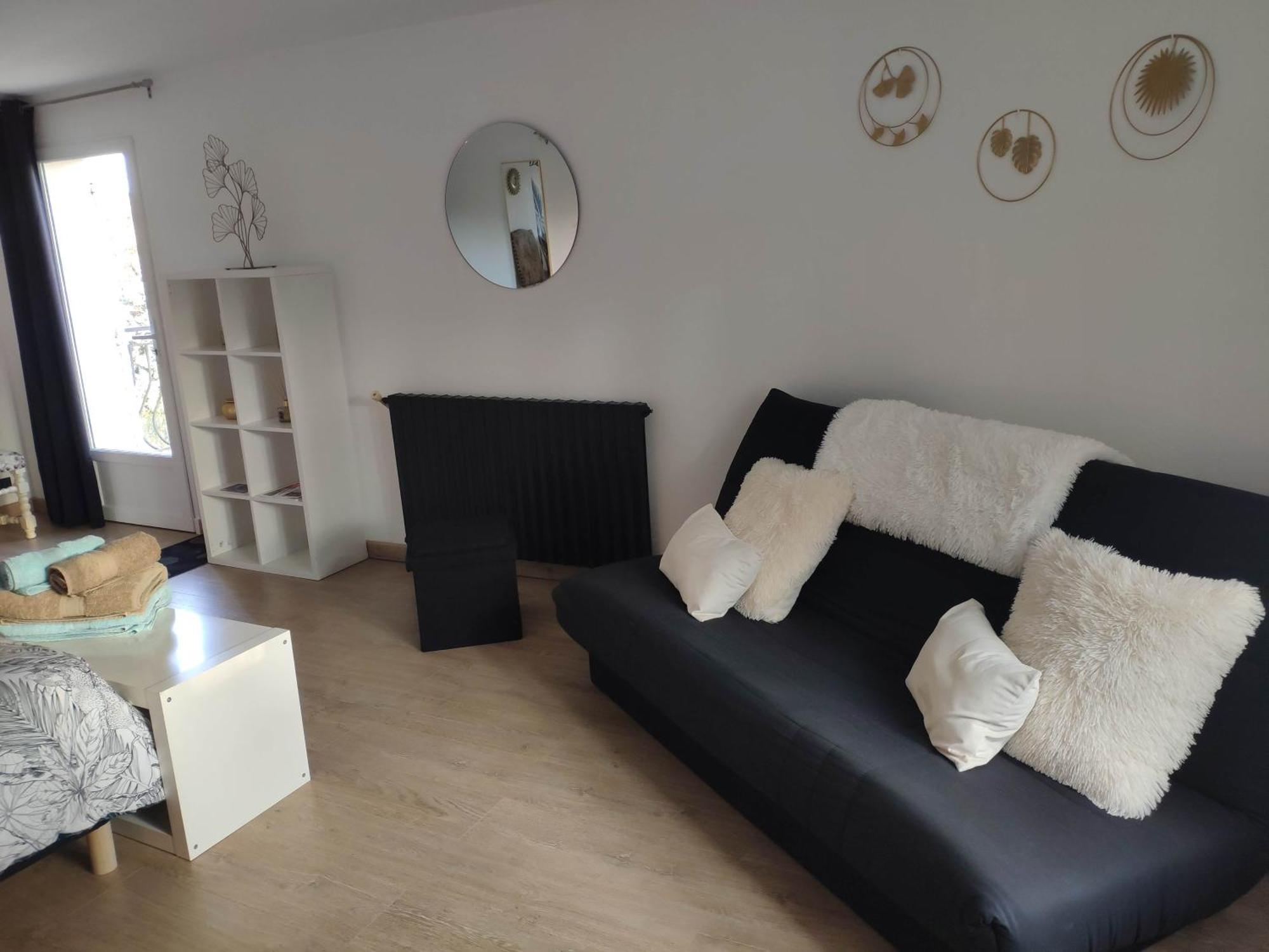 La Tourelle Suite Cosy Entre Vignoble Aixois Et Luberon Le Puy-Sainte-Réparade Εξωτερικό φωτογραφία