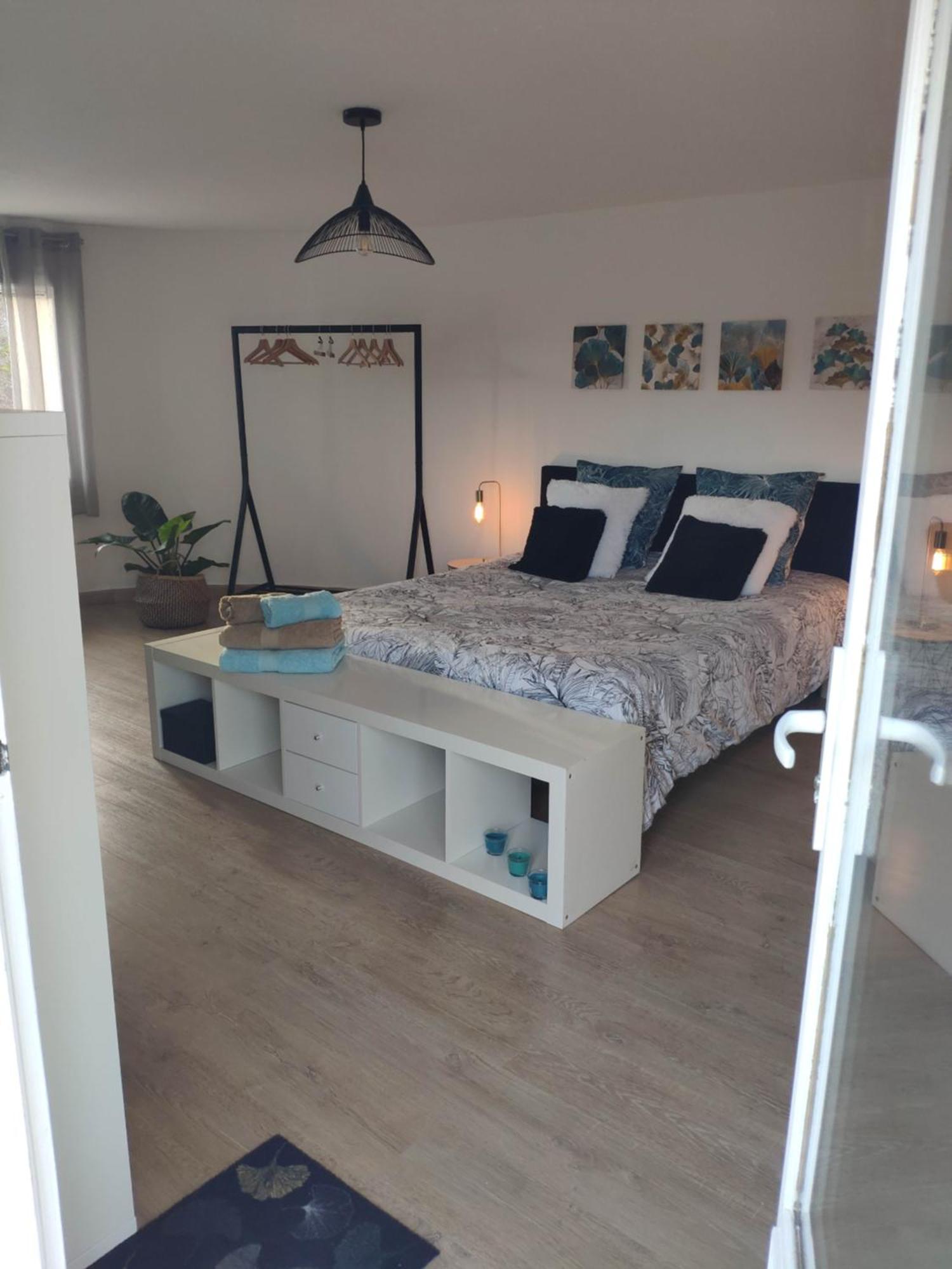 La Tourelle Suite Cosy Entre Vignoble Aixois Et Luberon Le Puy-Sainte-Réparade Εξωτερικό φωτογραφία
